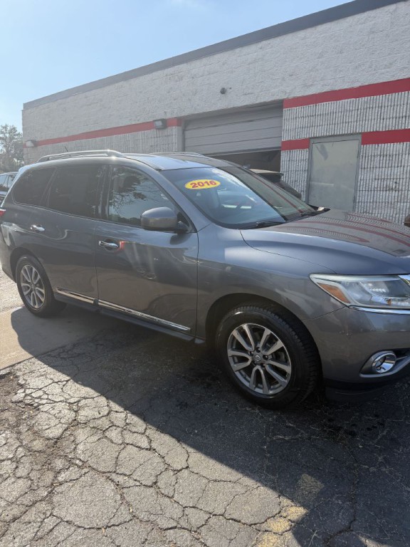 2016 Nissan Pathfinder Image 1
