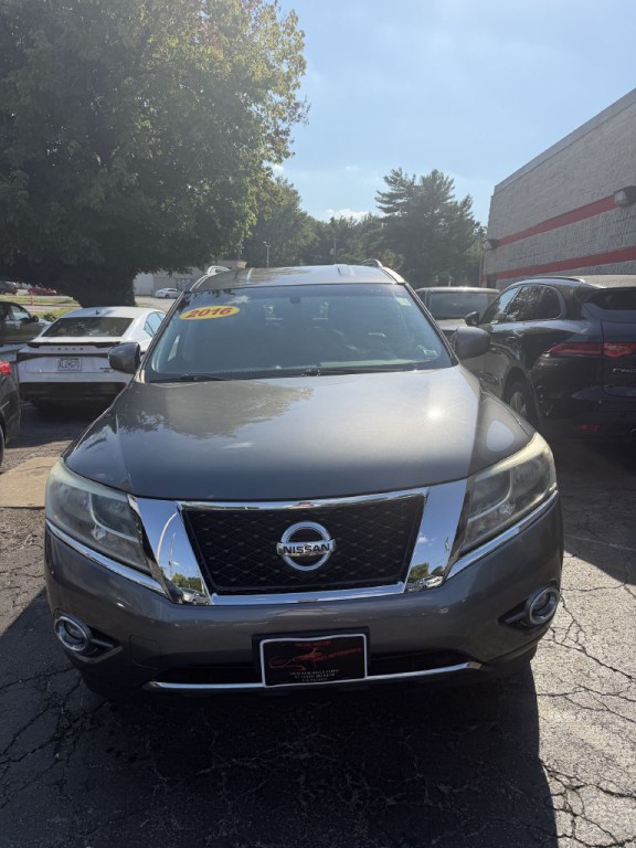 2016 Nissan Pathfinder Image 2