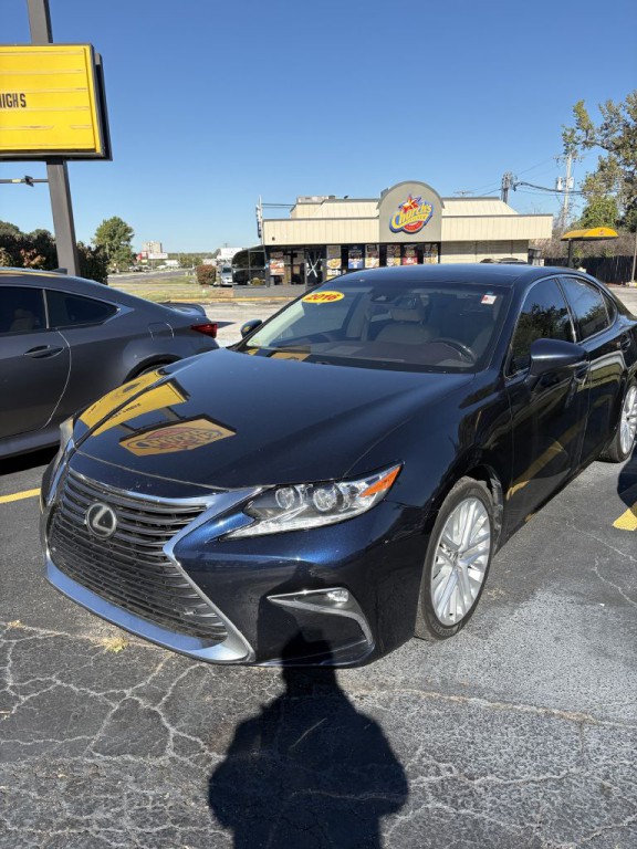 2016 Lexus ES Image 2