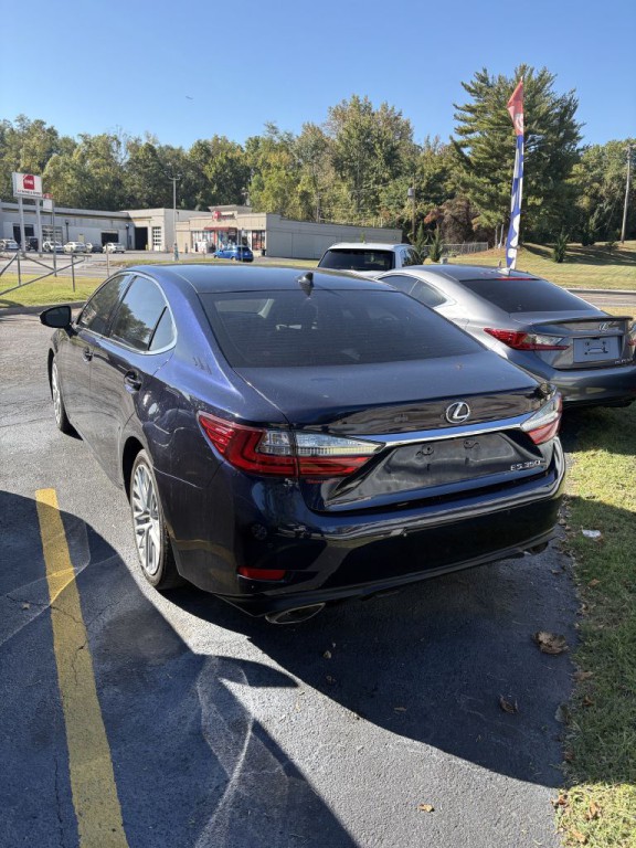 2016 Lexus ES Image 3