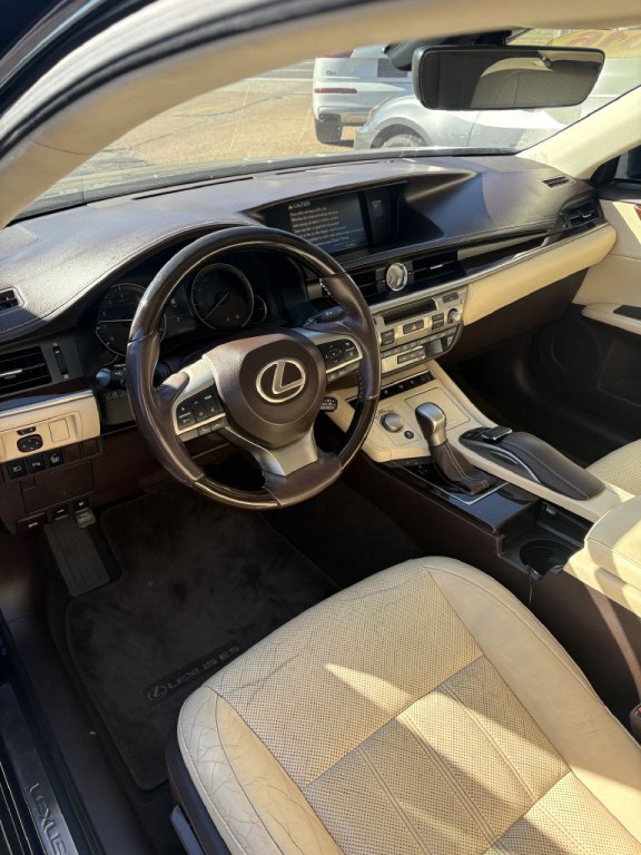 2016 Lexus ES Image 4