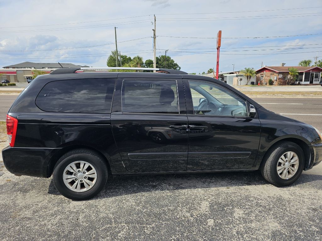 2012 Kia Sedona Image 2