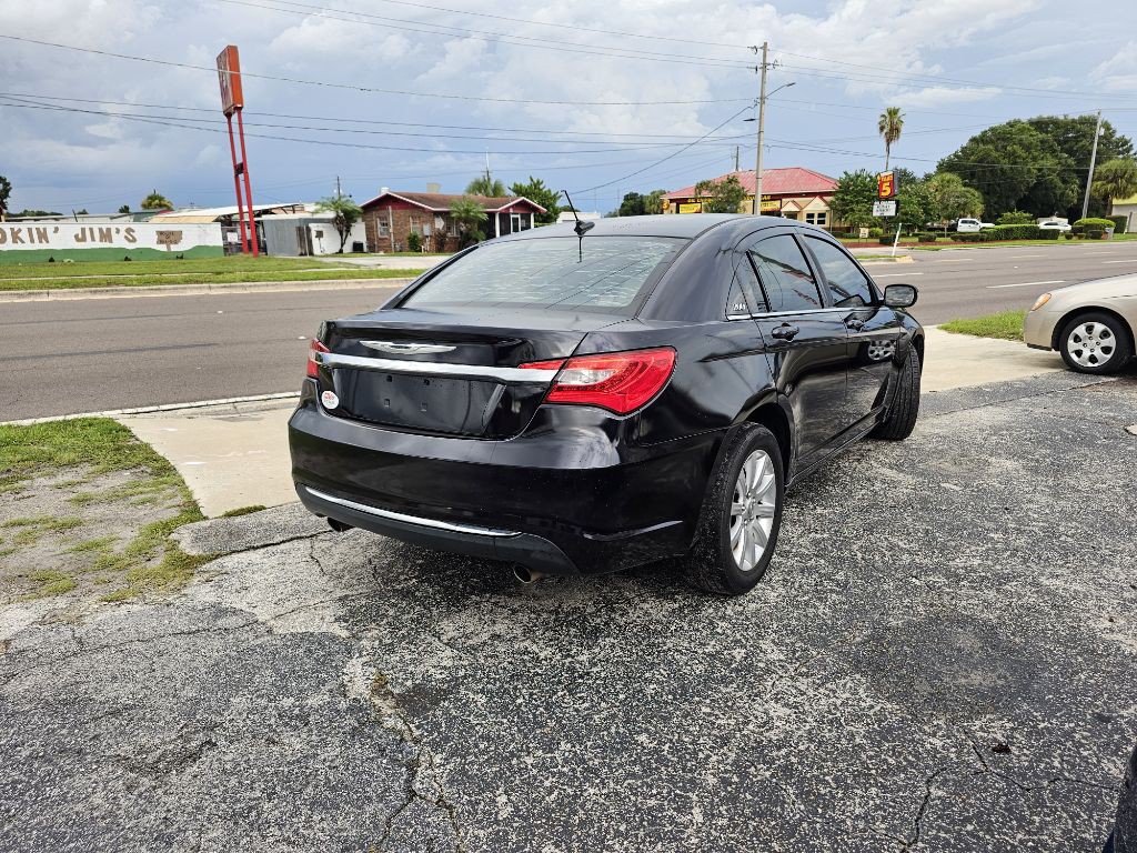 2012 Chrysler 200 Image 3