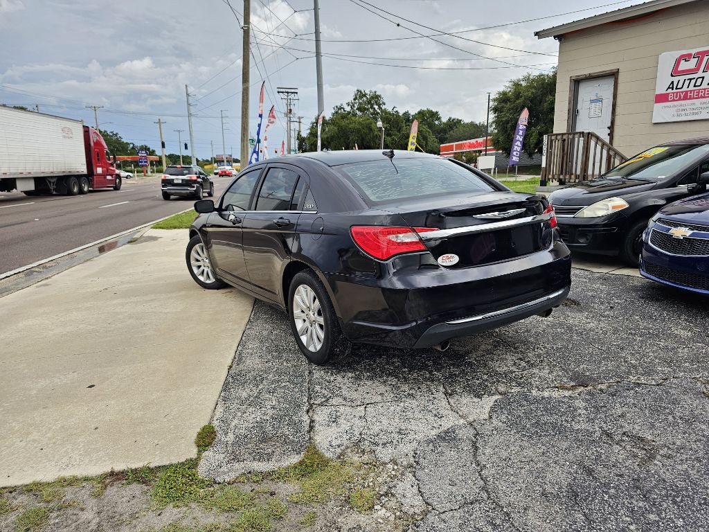 2012 Chrysler 200 Image 4