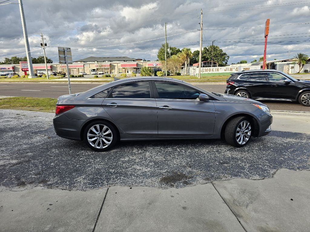 2011 Hyundai Sonata Image 2