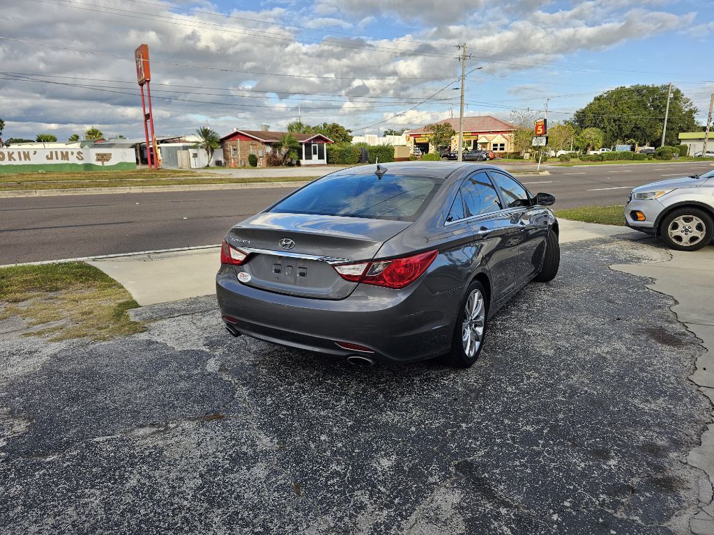 2011 Hyundai Sonata Image 3