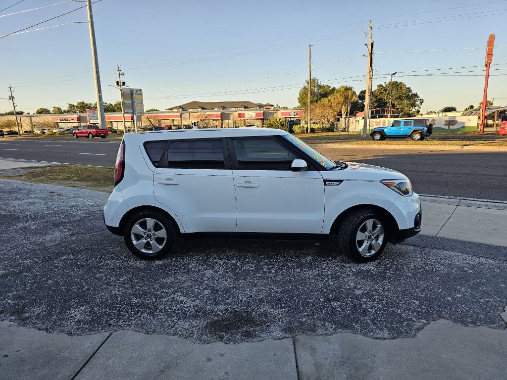 2017 Kia Soul Image 2