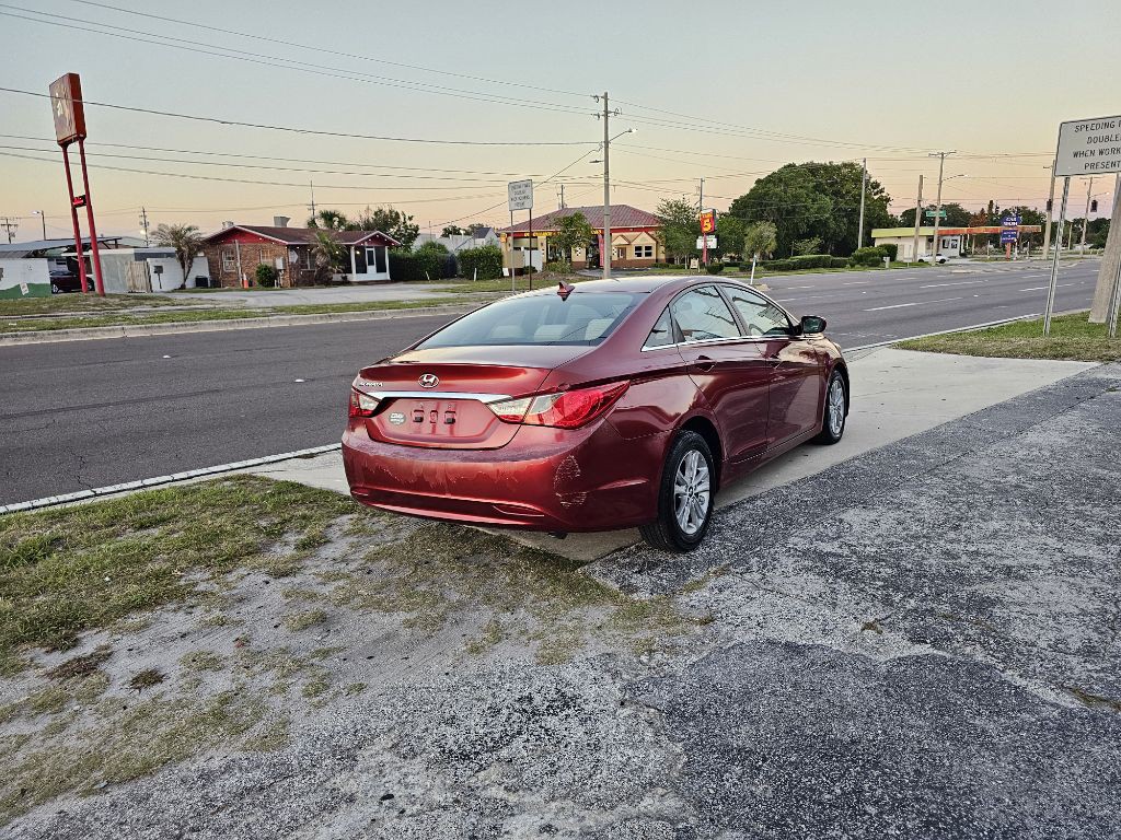 2011 Hyundai Sonata Image 3