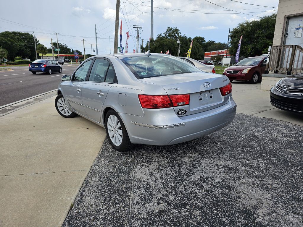 2010 Hyundai Sonata Image 4
