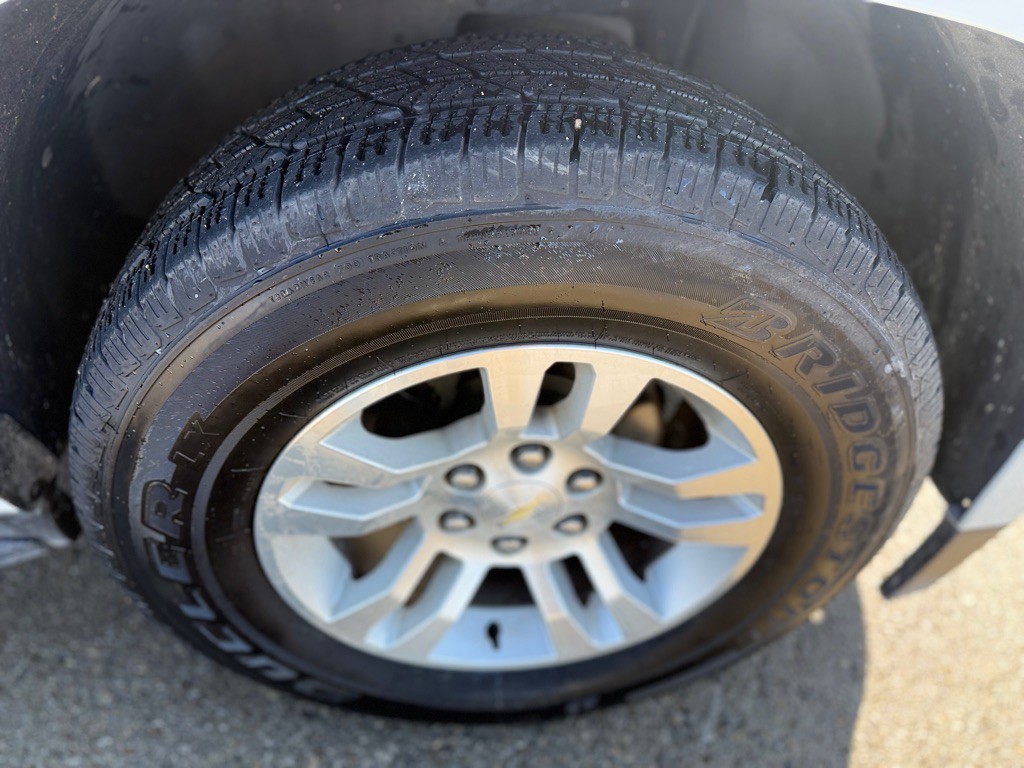 2019 Chevrolet Suburban Image 12