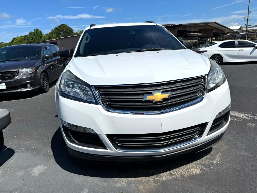 2017 Chevrolet Traverse Image 2