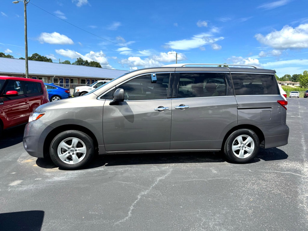 2017 Nissan Quest Image 1