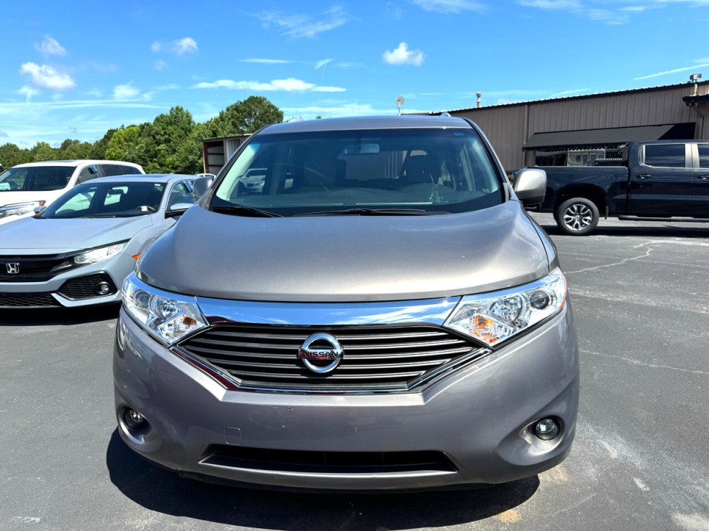 2017 Nissan Quest Image 2