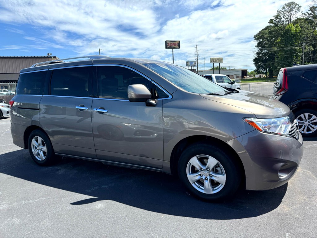 2017 Nissan Quest Image 3