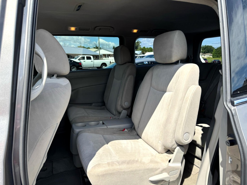 2017 Nissan Quest Image 6
