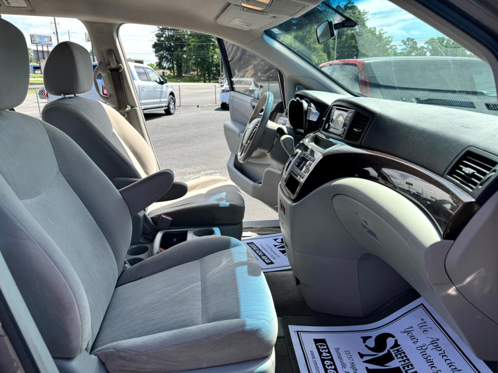 2017 Nissan Quest Image 8