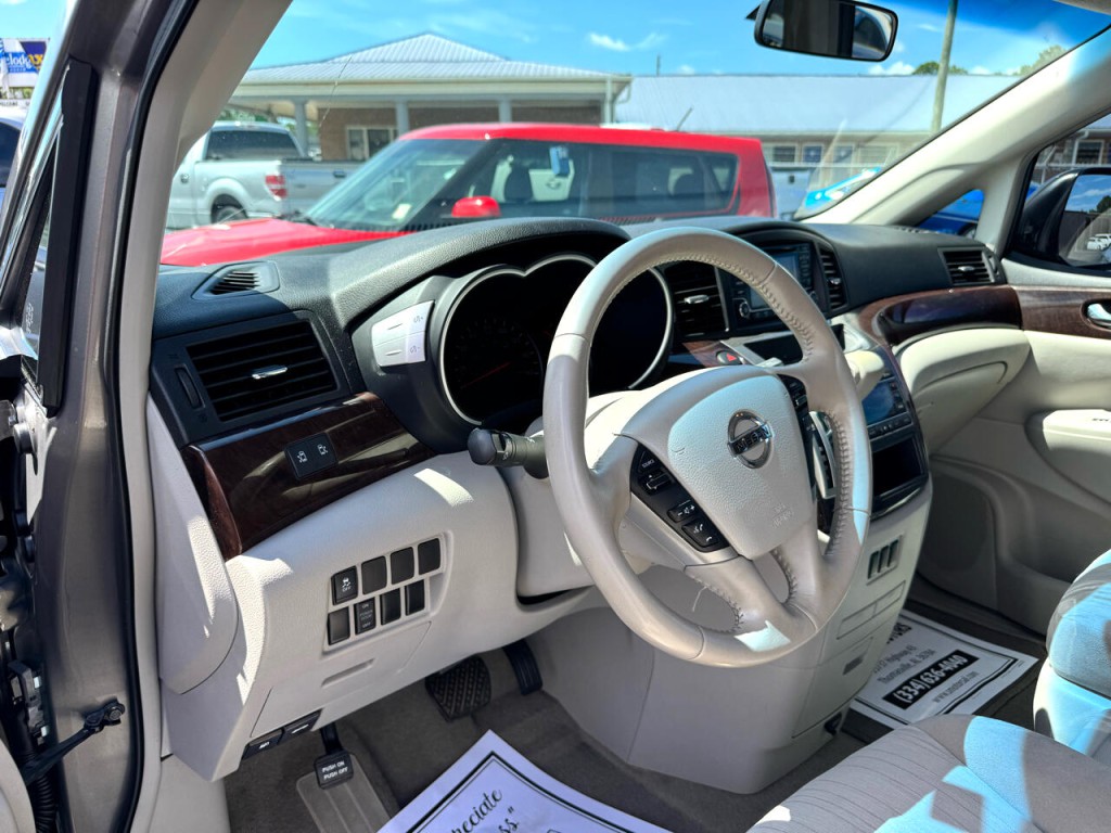 2017 Nissan Quest Image 10