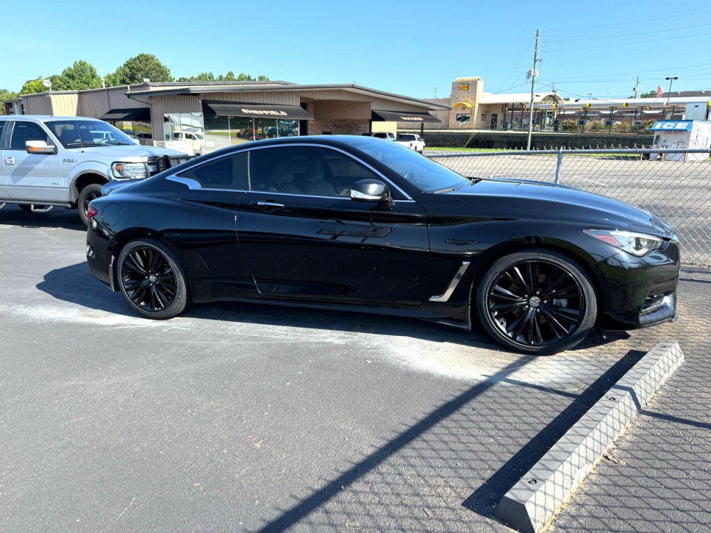 2019 INFINITI Q60 Image 1