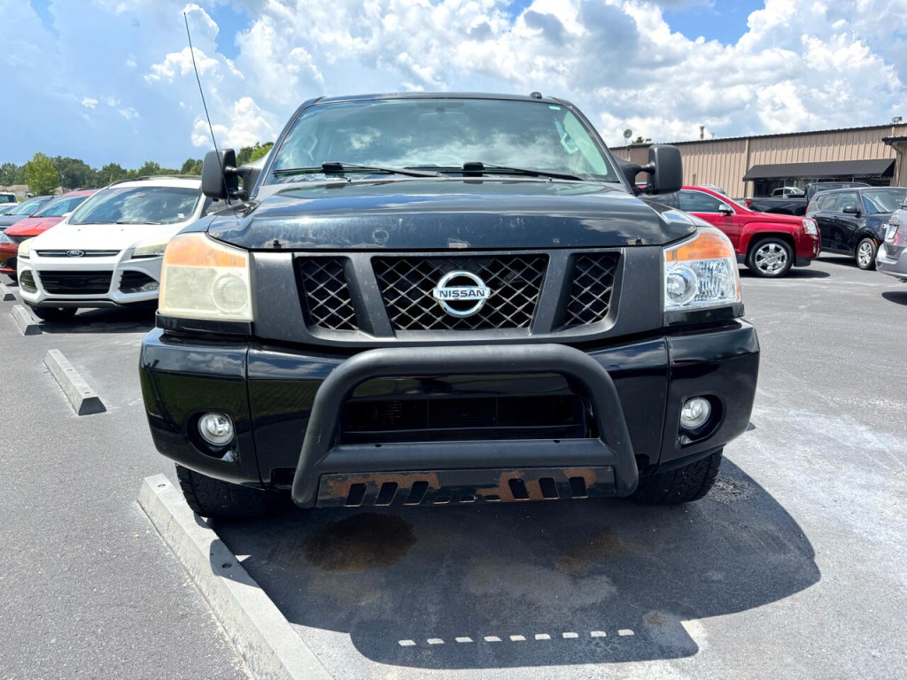 2015 Nissan Titan Image 2