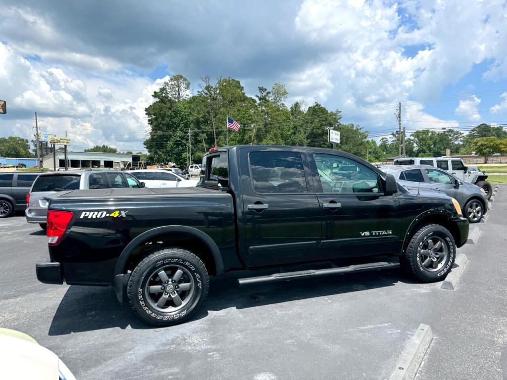 2015 Nissan Titan Image 3