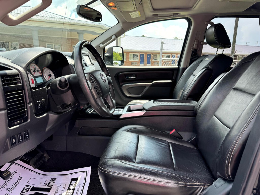 2015 Nissan Titan Image 5