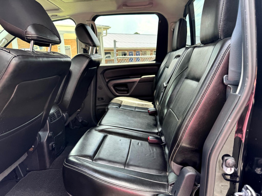 2015 Nissan Titan Image 6