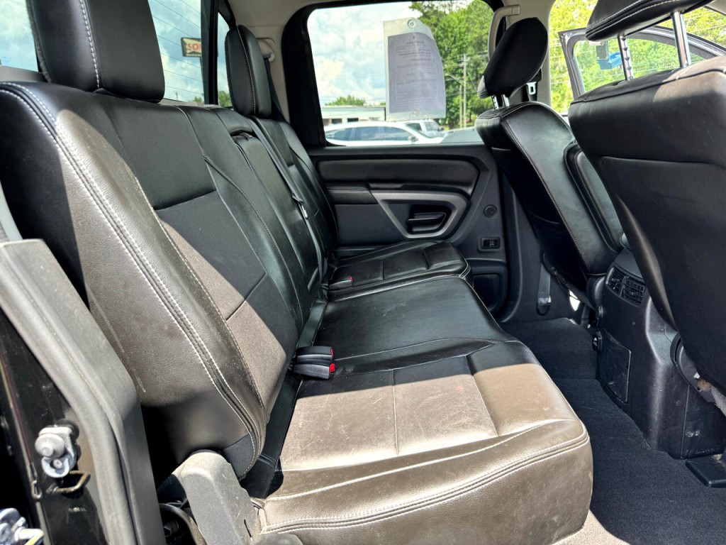 2015 Nissan Titan Image 7