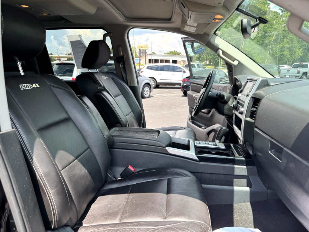 2015 Nissan Titan Image 8