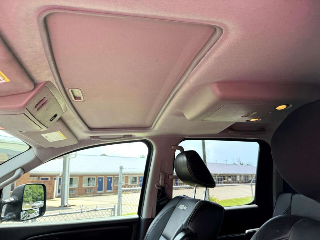 2015 Nissan Titan Image 9