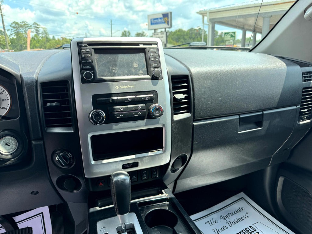 2015 Nissan Titan Image 10