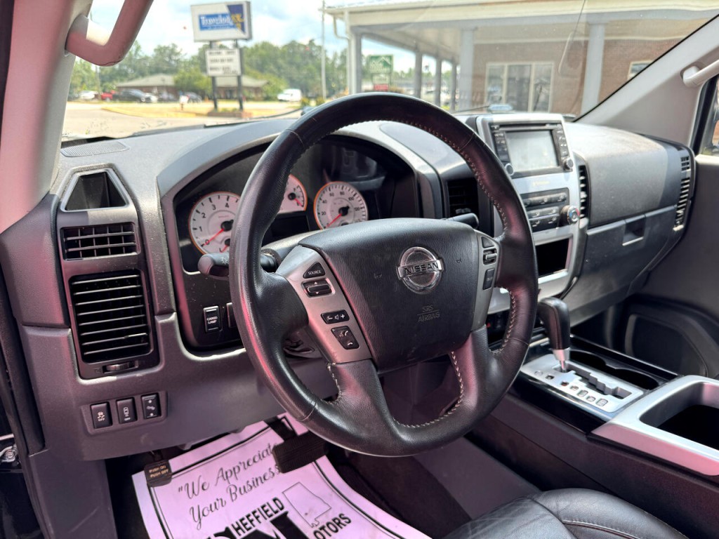 2015 Nissan Titan Image 11