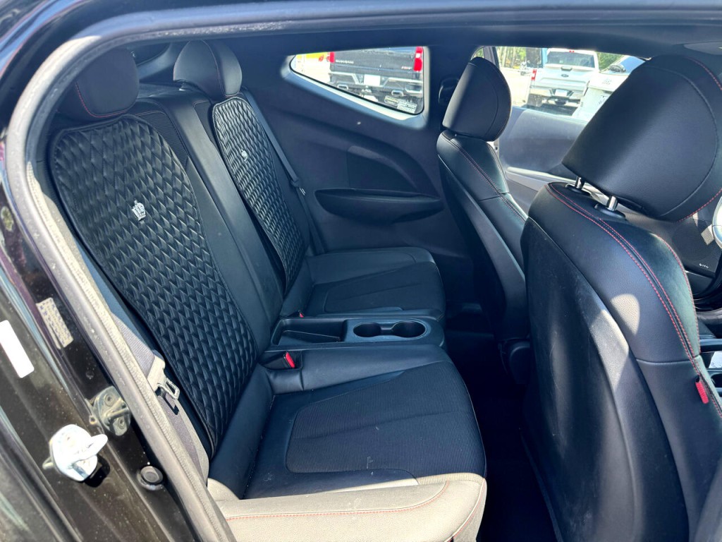 2019 Hyundai Veloster Image 6