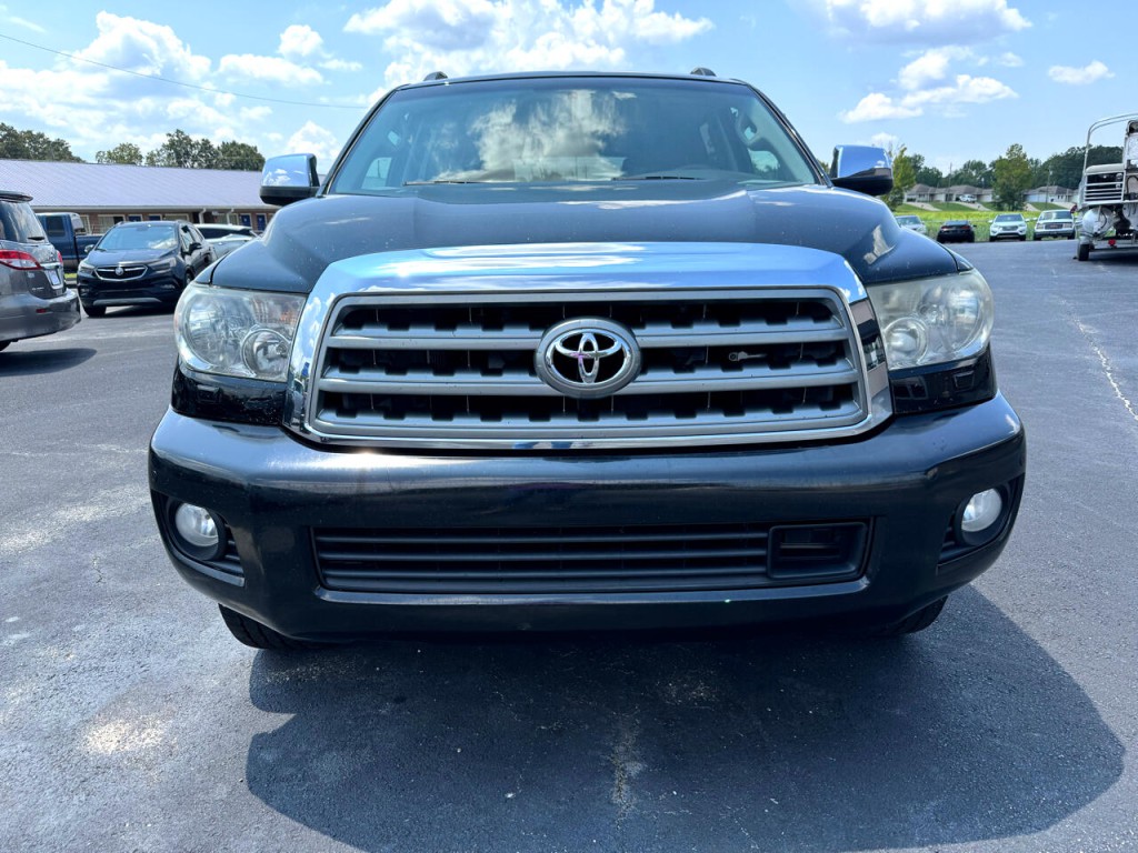 2016 Toyota Sequoia Image 2