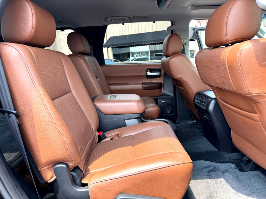 2016 Toyota Sequoia Image 7