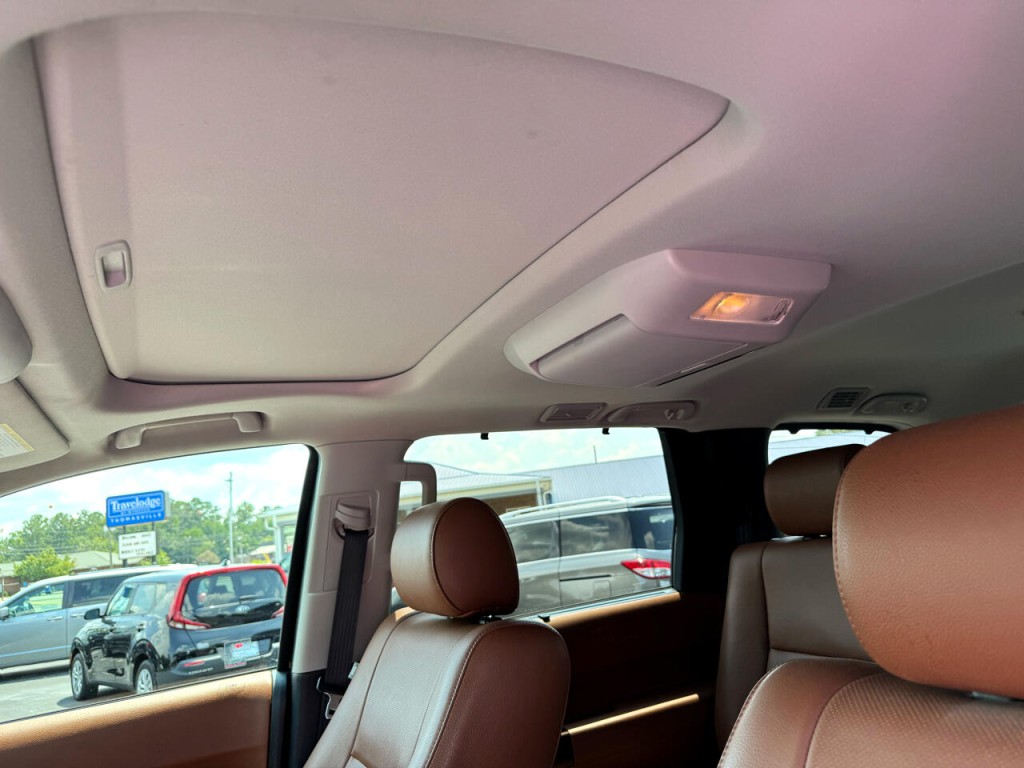 2016 Toyota Sequoia Image 9