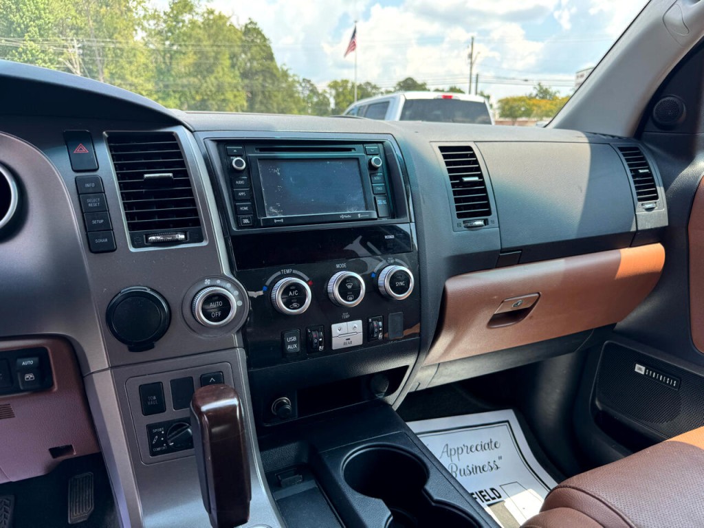 2016 Toyota Sequoia Image 10