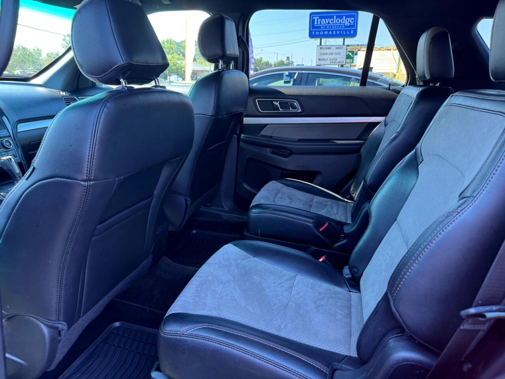 2017 Ford Explorer Image 5