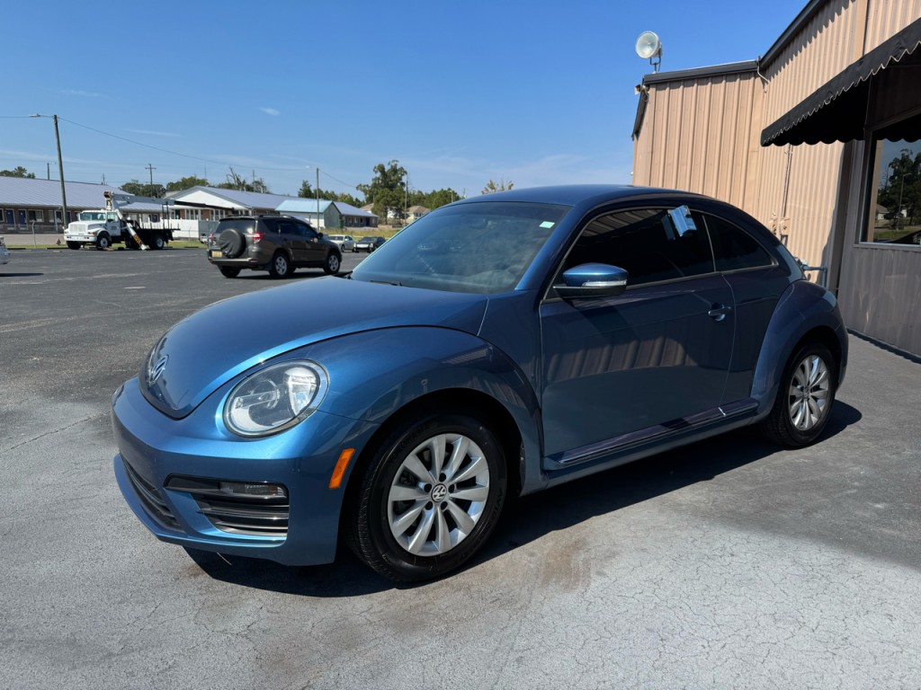 2019 Volkswagen Beetle Image 1