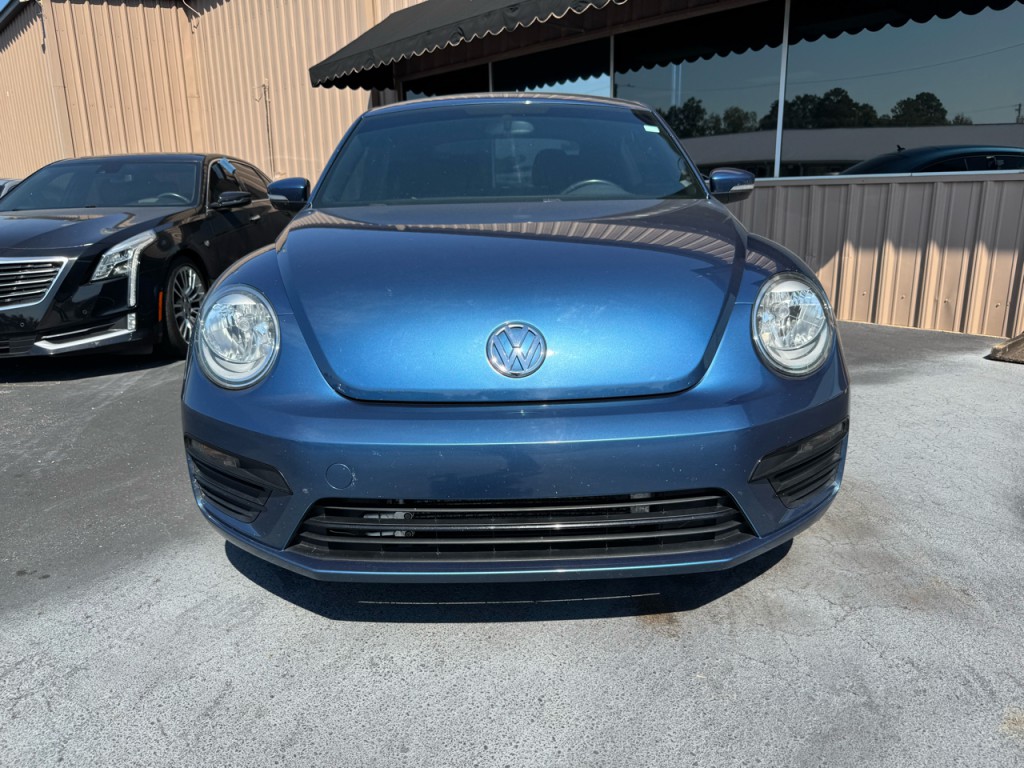 2019 Volkswagen Beetle Image 2