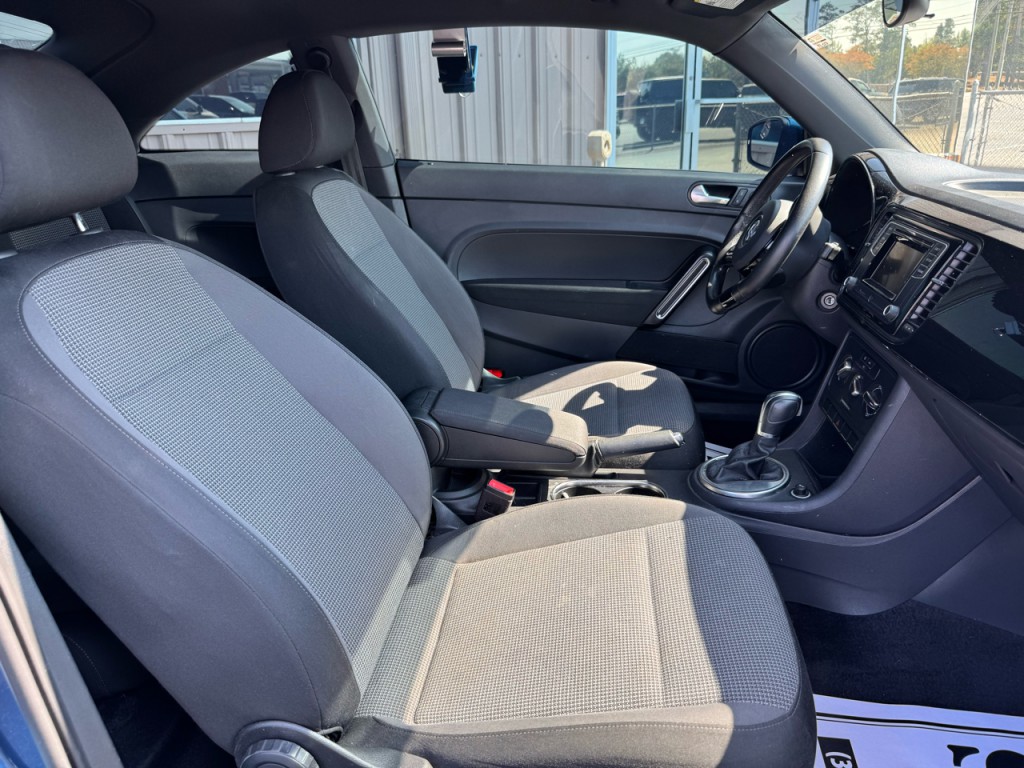 2019 Volkswagen Beetle Image 6