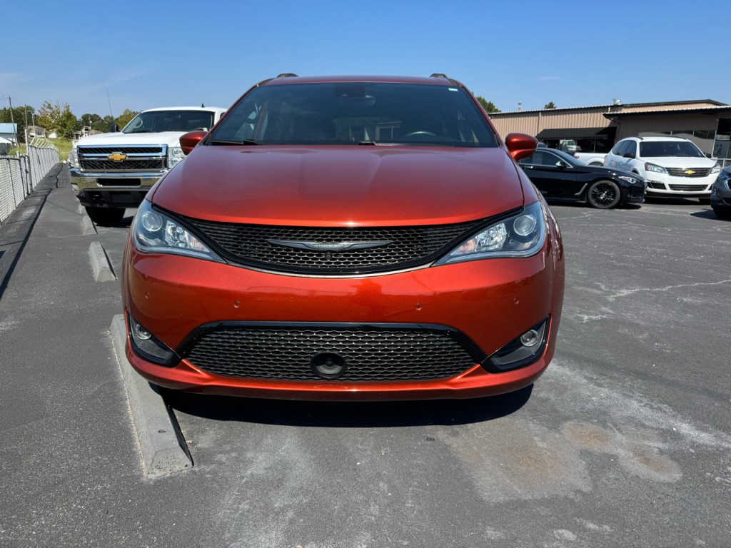 2018 Chrysler Pacifica Image 2
