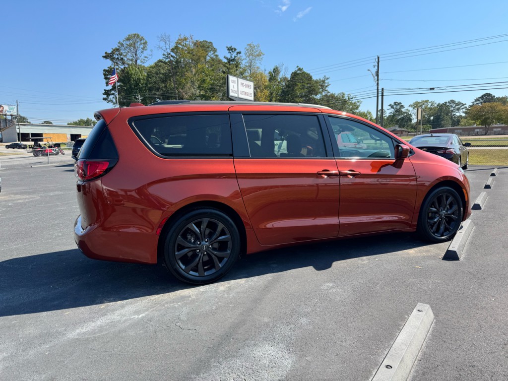 2018 Chrysler Pacifica Image 3