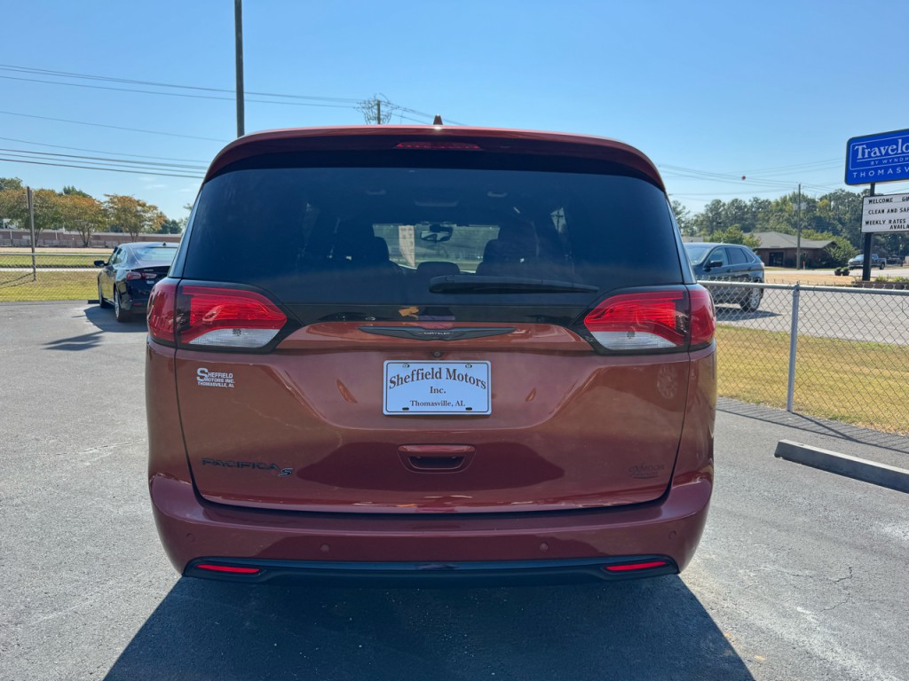 2018 Chrysler Pacifica Image 4