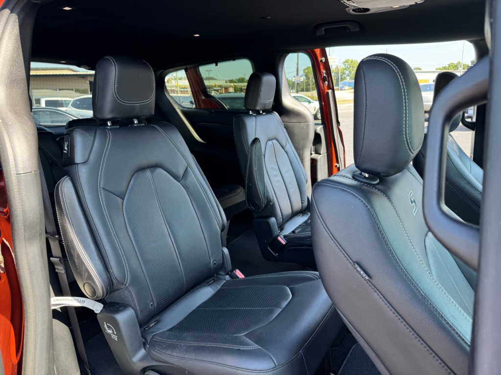 2018 Chrysler Pacifica Image 7