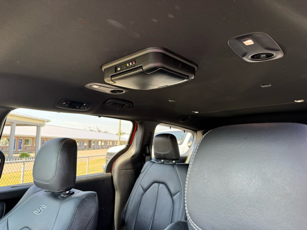 2018 Chrysler Pacifica Image 9