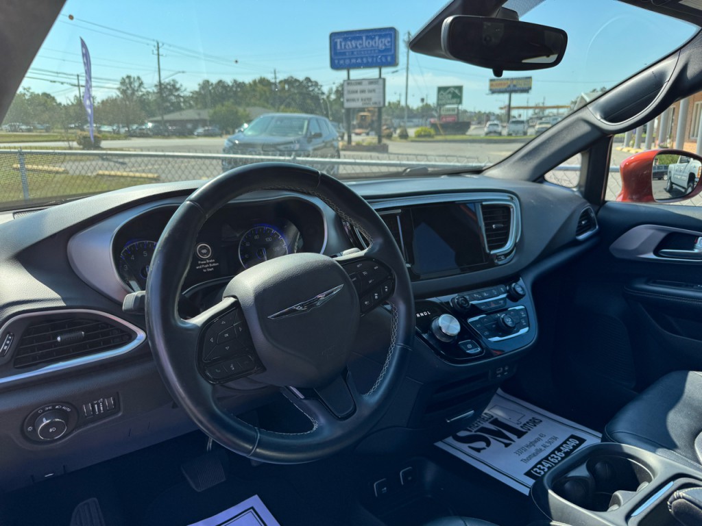 2018 Chrysler Pacifica Image 11