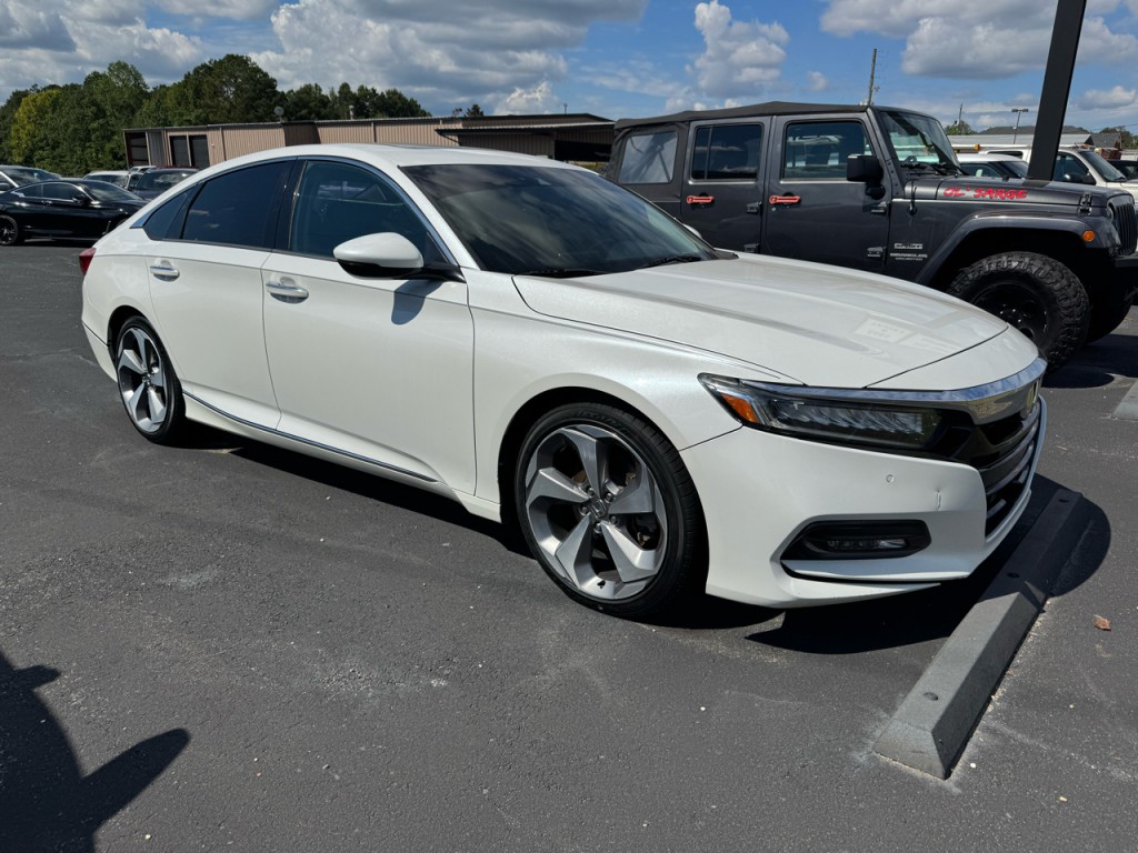 2018 Honda Accord Image 1