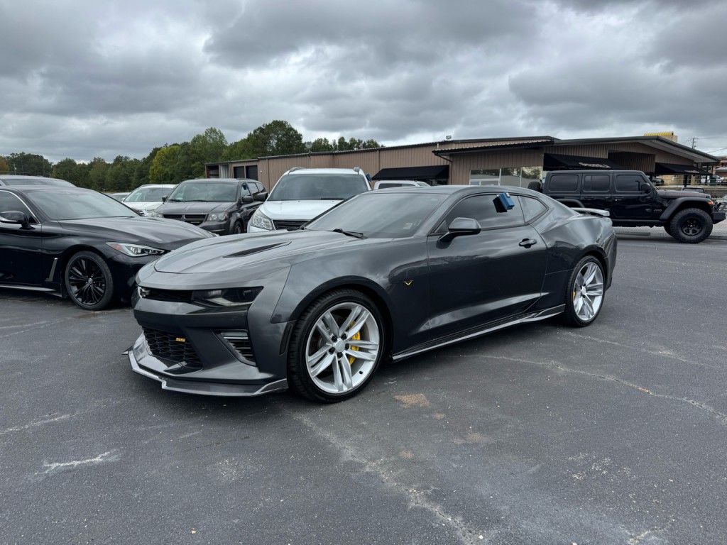 2017 Chevrolet Camaro Image 1