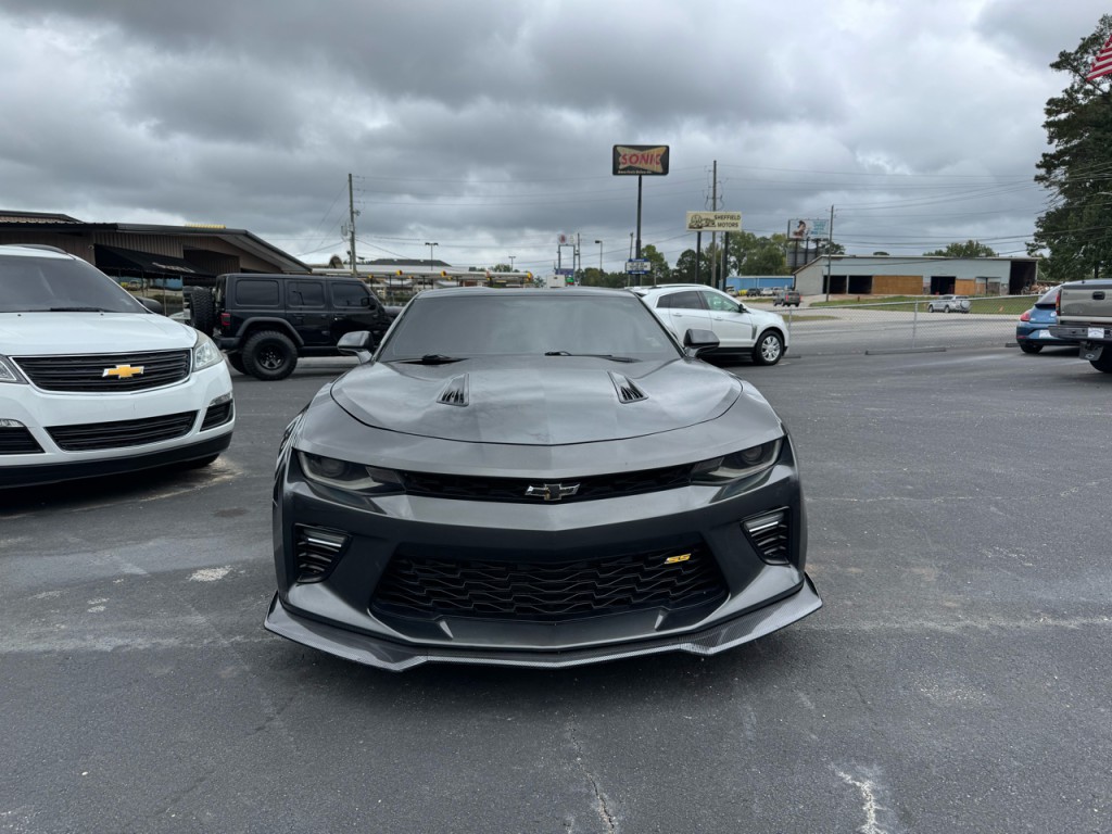 2017 Chevrolet Camaro Image 2