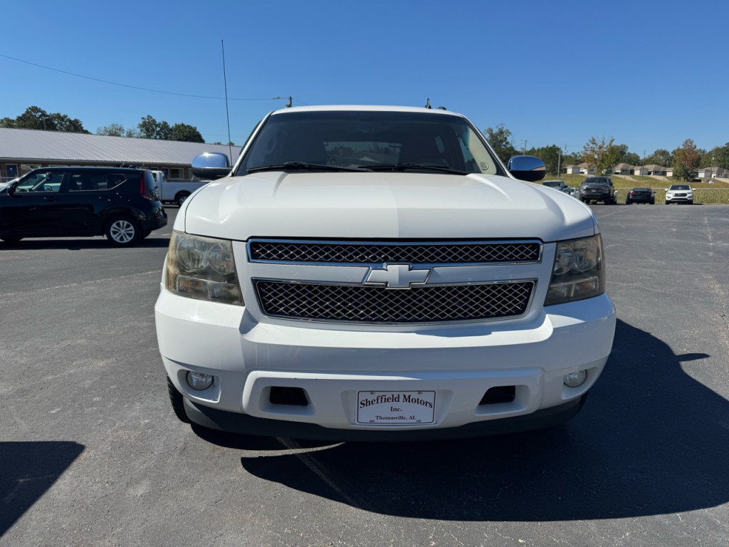 2009 Chevrolet Avalanche Image 2
